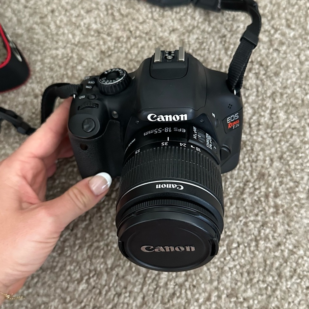 Canon Rebel T2i DSLR Camera